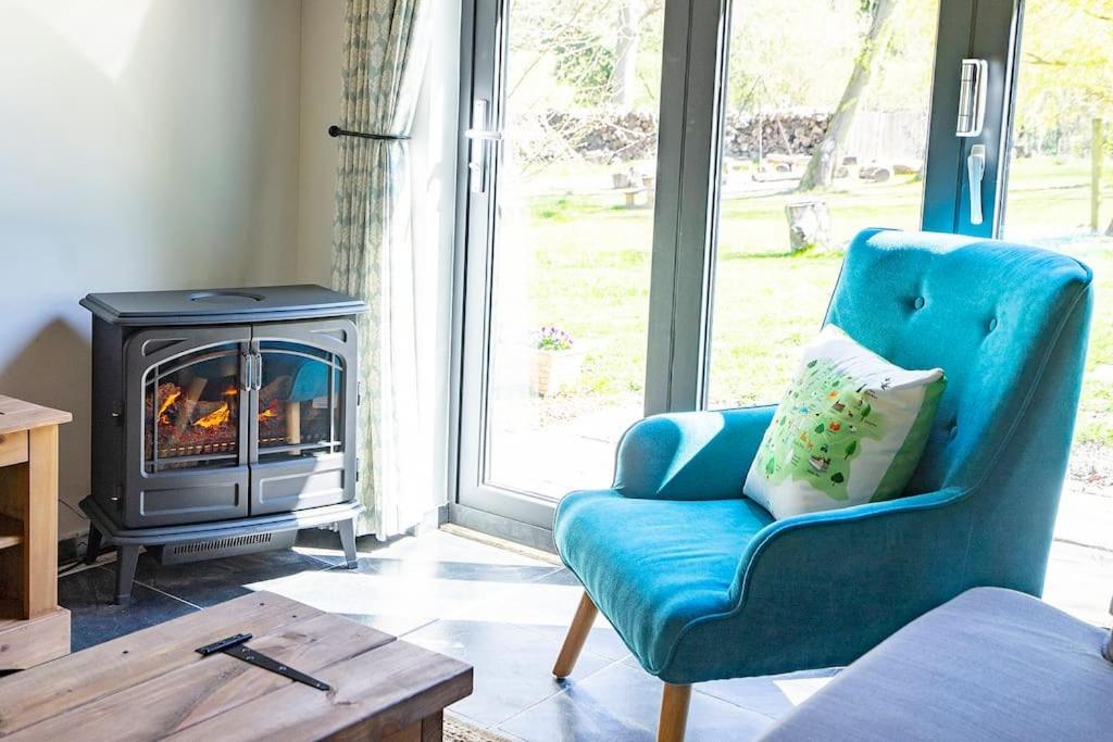 White Hill Lodge - Rustic Cabin Set In A Stunning Meadow Sevenoaks Exteriör bild