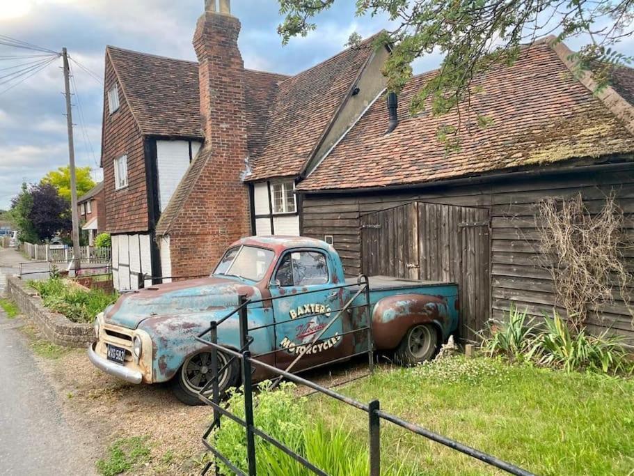 White Hill Lodge - Rustic Cabin Set In A Stunning Meadow Sevenoaks Exteriör bild